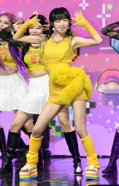 [TEN 포토] 최예나 '게임 히어로의 표정'