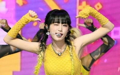 [종합] 최예나 "해피 바이러스, 나만의 색깔"…'스마트폰'으로 '썸머 아이돌 대전' 참전