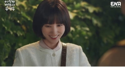 [종합] 박은빈♥강태오 불붙은 사랑…로또 사건 해결하고 진한 키스 ('우영우')