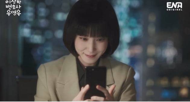 [종합] 박은빈♥강태오 불붙은 사랑…로또 사건 해결하고 진한 키스 ('우영우')