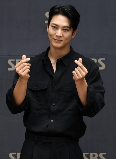 [TEN 포토] 주원 '스윗한 하트'