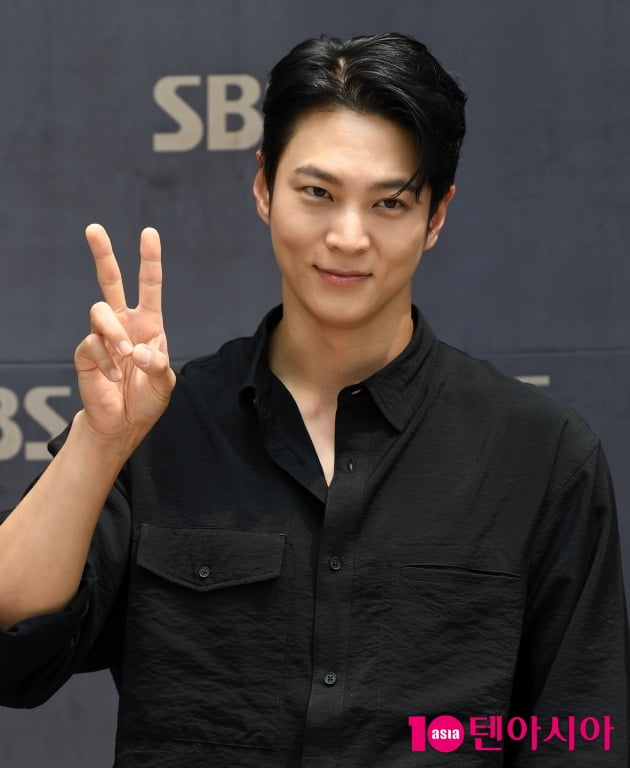[TEN 포토] 주원 '귀엽게 브이'