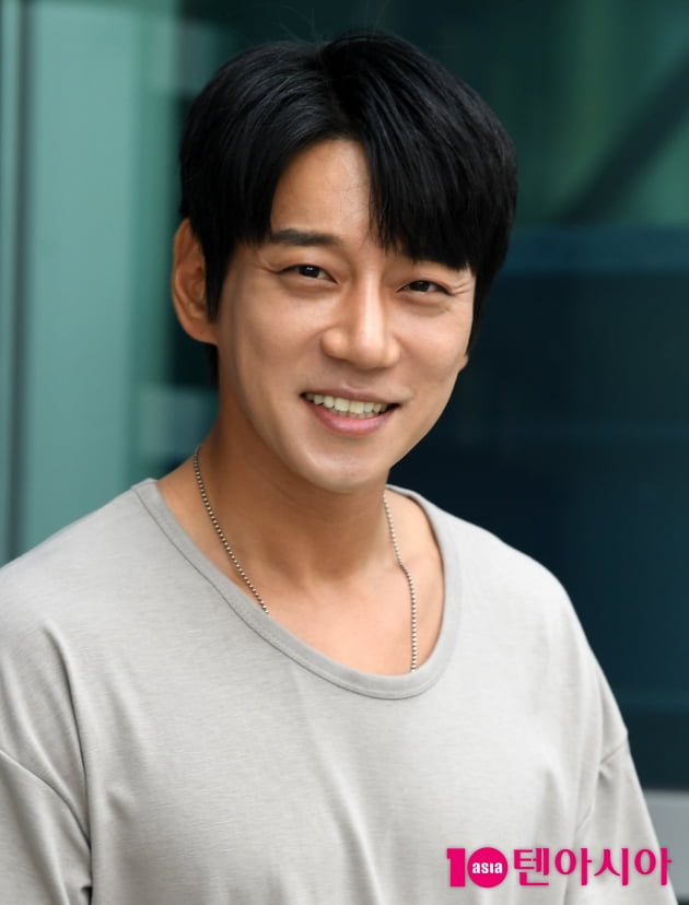 [TEN 포토] 황치열 '빠져드는 이목구비'