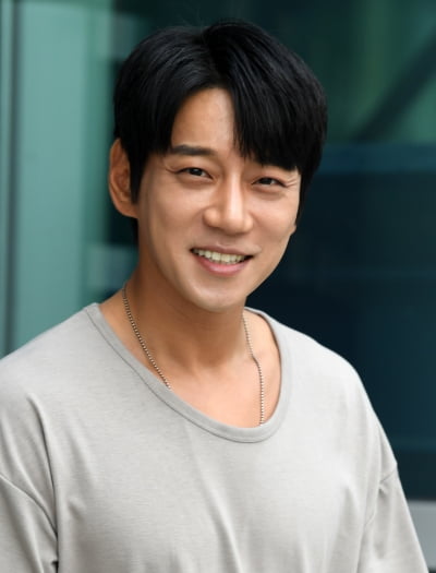 [TEN 포토] 황치열 '빠져드는 이목구비'
