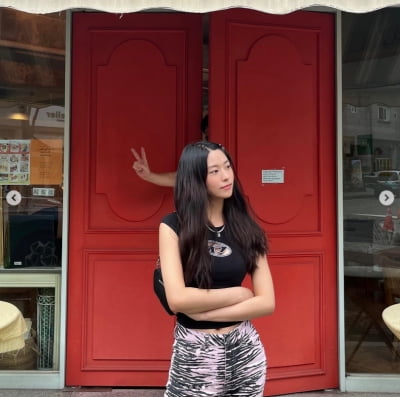 설현, 아빠 장난에 무너진 이쁨...아빠와 데이트중[TEN★]