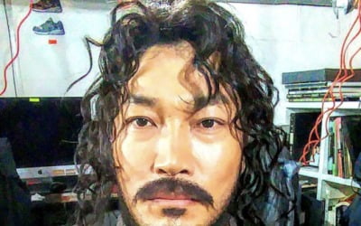 최귀화, '전일만 반장' 맞아?…턱수염·장발 파마로 뽐낸 카리스마[TEN★]