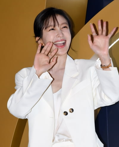 [TEN 포토] 하니 '반갑다 친구야~'