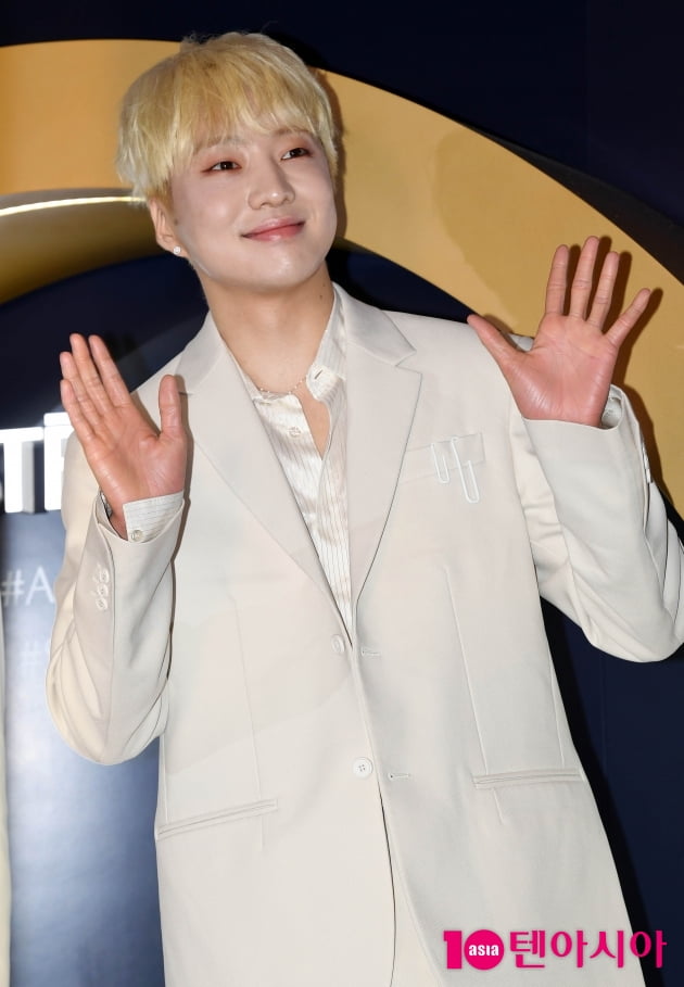 [TEN 포토] 위너 강승윤 '차 뽑아서 기분좋은 남자'