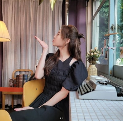 유라, 오늘도 예쁨주의보...자체발광 미모[TEN★]