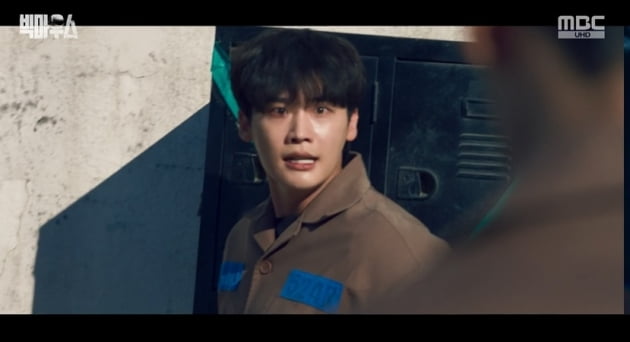  [종합] 이종석, 천재 사기꾼 행세 시작…집단 폭행·살해 위협에 각성 ('빅마우스')