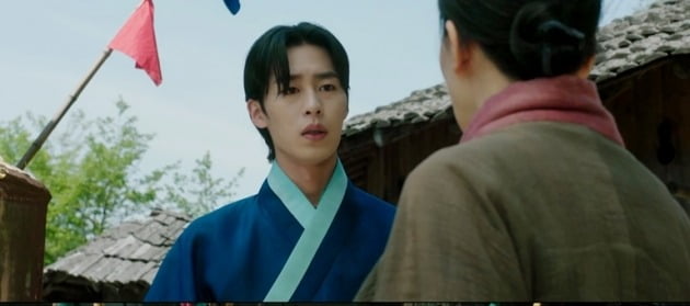 이재욱, 22년 전 왕비 강경헌 흔적 찾는다…매서운 눈빛('환혼')