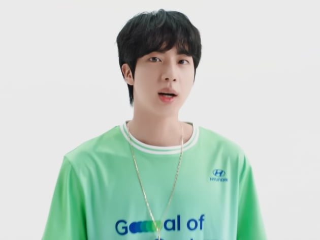 방탄소년단 진, 자동차 캠페인에서 선보인 '美의 남신'