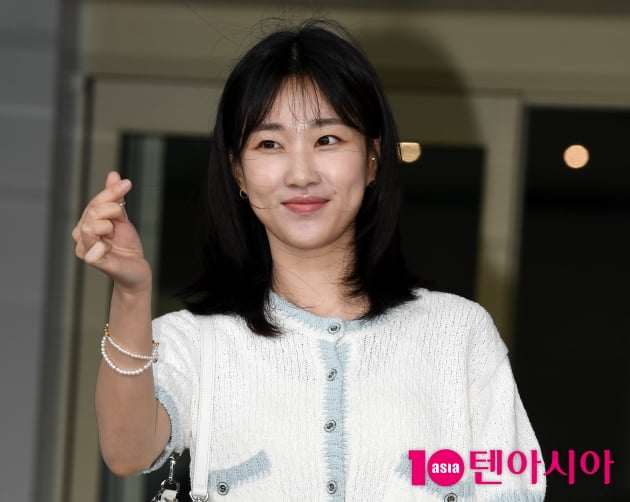 [TEN 포토] 하윤경 '최수연 변호사 하트 뿌려요'