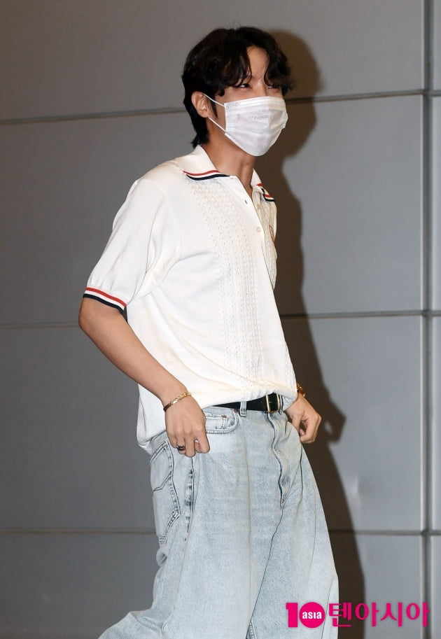 [TEN 포토] 방탄소년단 제이홉 '비가 너무 많아와요'