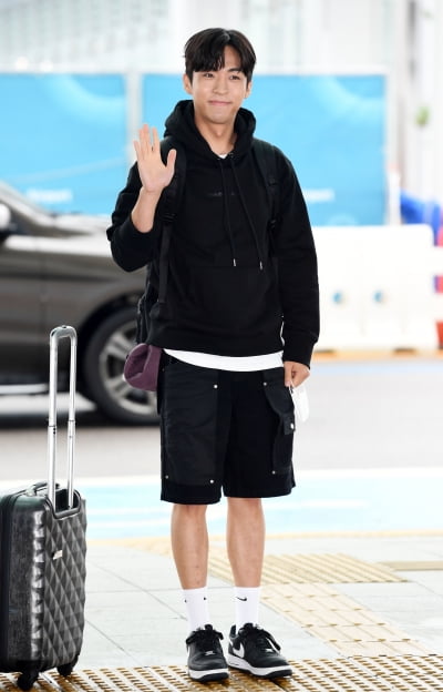 [TEN 포토] 주종혁 '반바지 입고 포상휴가 나가요'