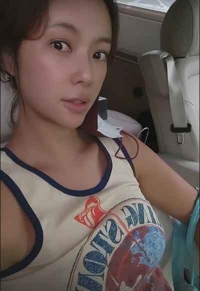 황정음, 가냘픈 쇄골뼈…명품 귀걸이 기죽이는 미모 [TEN★]