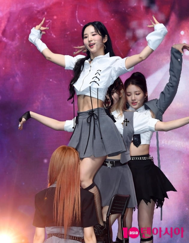 [TEN 포토] 트라이비 송선 '섹시하게 의자 위에서'