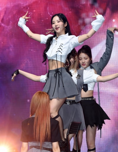 [TEN 포토] 트라이비 송선 '섹시하게 의자 위에서'