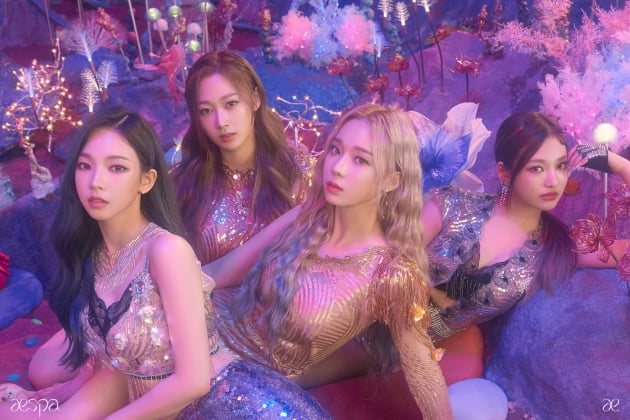 '에스파 X KB'의 메타버스 큰 그림, 엔터·금융 접수나선 '한계 없는 시너지'[TEN스타필드]