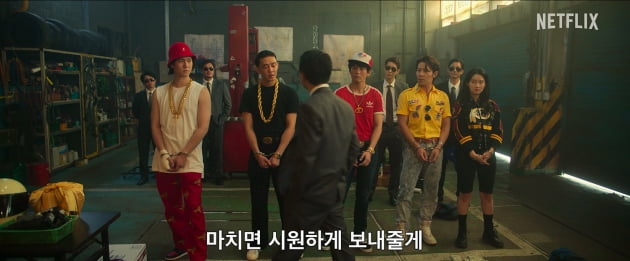 '올백머리+금목걸이' 유아인, 개조 차량 타고 비자금 수송('서울대작전')