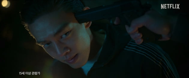 '올백머리+금목걸이' 유아인, 개조 차량 타고 비자금 수송('서울대작전')