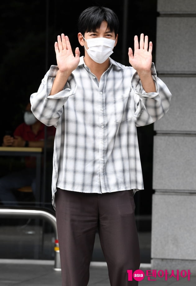 [TEN 포토] 지창욱 '애교 눈웃음'