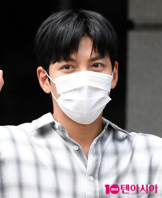 [TEN 포토] 지창욱 '폭염에도 마스크 고수'