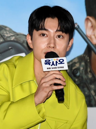 [TEN 포토] 곽동연 '남한군 만철로 인사드려요'