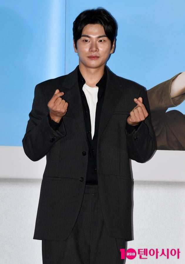 [TEN 포토] 이이경 '달콤한 하트'