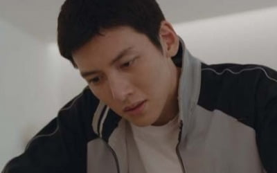 [종합] 최수영, 발길질로 지창욱 스포츠카 박살 내…첫방 '당소말' 최고 4.8%