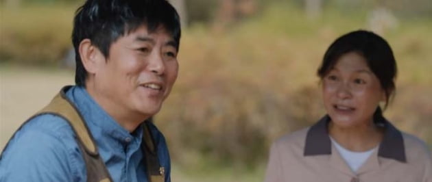 [종합] 최수영, 발길질로 지창욱 스포츠카 박살 내…첫방 '당소말' 최고 4.8%
