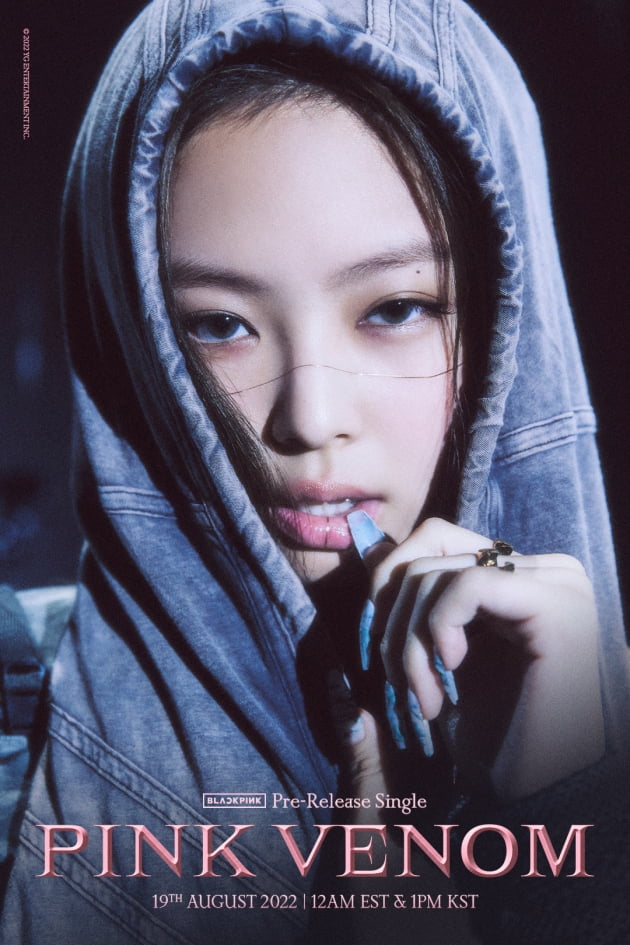 블랙핑크, 작정한 변신…입술 피어싱에 캣츠 아이 메이크업