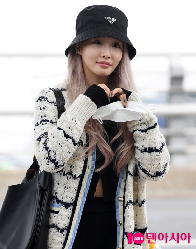 [TEN 포토] 청하 '하트 아래 섹시한 복근 노출'