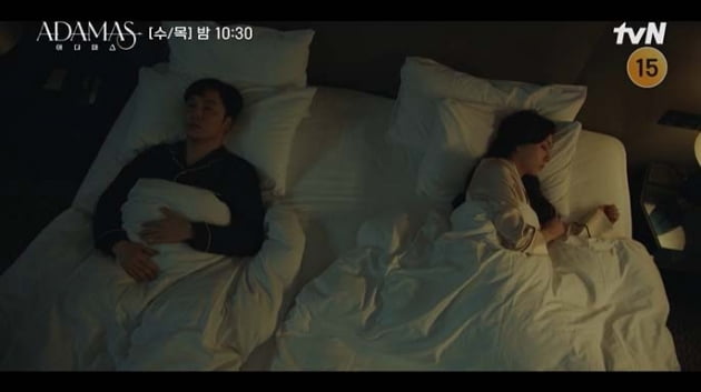 [종합] 지성 쌍둥이 형제, 안가 습격+잠입 발각 '위기'…친동생 잃은 오대환 '살기 폭발'('아다마스')