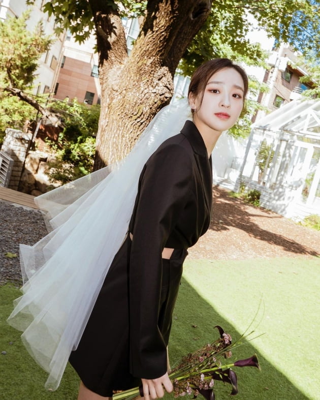'곧 결혼' 손연재, ♥9살 연상 예비신랑 손 꼭 잡은 웨딩화보 공개 '우아+행복' [TEN★]