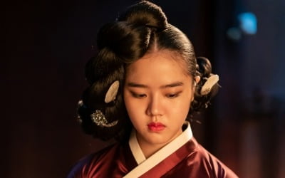 '한산' 김향기, 아역 시절 잊게 하는 기생의 눈빛
