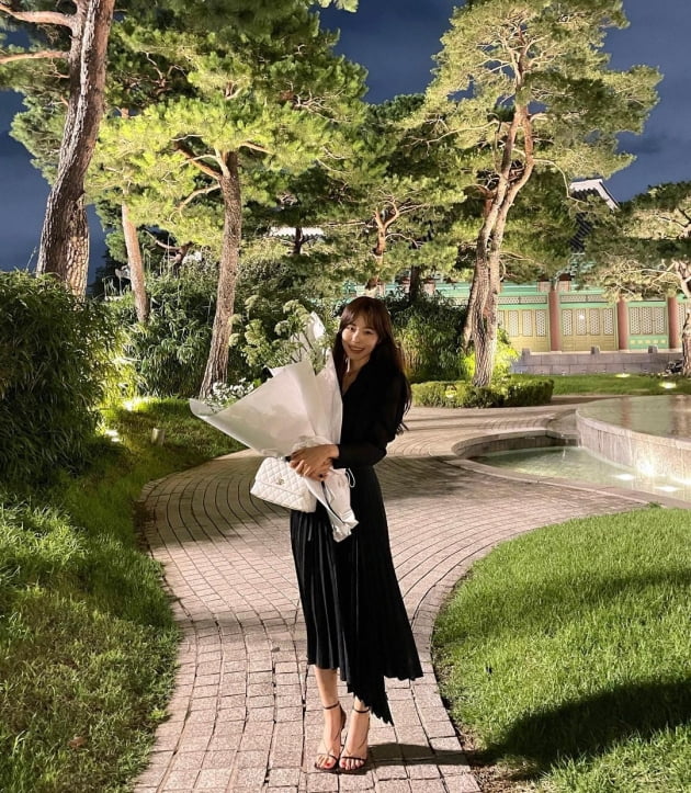 '박성광♥' 이솔이, 남의 결혼마저도 행복한 신혼 3년 차 "낭만적"[TEN★]