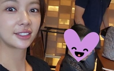 '이영돈♥' 황정음, 본인은 C사 아들은 F사…명품으로 맞춰입은 가족[TEN★]