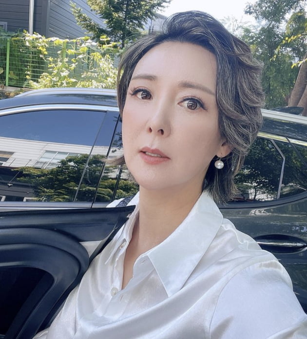 '50대' 이상아, 성형수술 효과 대박이네…젊어지고 예뻐진 근황 [TEN★]