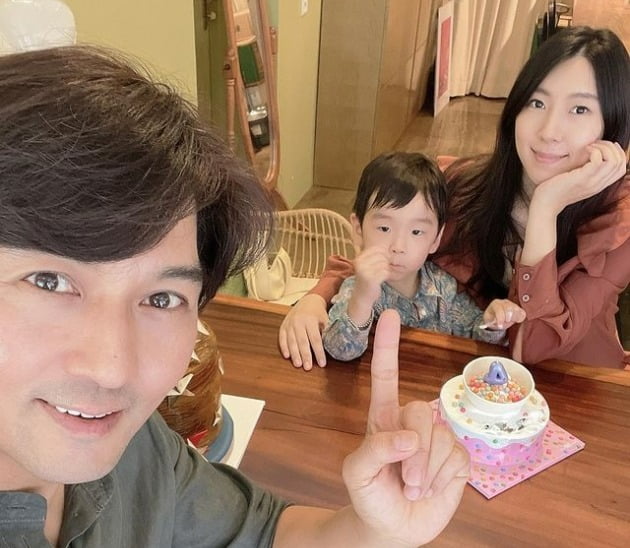 '둘째 임신' 서수연, 아들 위해 준비한 케이크 자랑…♥이필모와 사진 찰칵[TEN★]