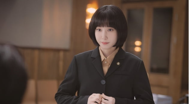 캐릭터 흔들리는  `우영우', 드라마 위해 작가 자처하는 애청자 [TEN스타필드]