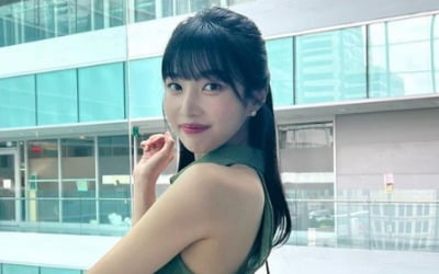 조이, ♥크러쉬도 놀랄 파격 의상…보는 사람이 더 민망[TEN★]