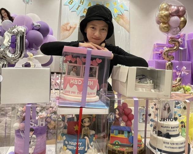 "행복한 생일" 송지효, 어마어마한 선물 클래스…42년 인생 잘 살았네 [TEN★]