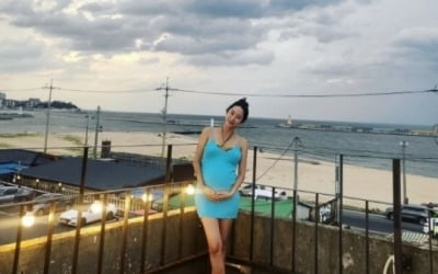 '치과의사♥' 전혜빈, 파란 원피스 입고 과시한 'D라인 몸매'[TEN★]