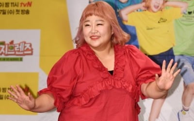 [단독] 홍윤화, 이번주 다리 수술…'코빅' 녹화 불참