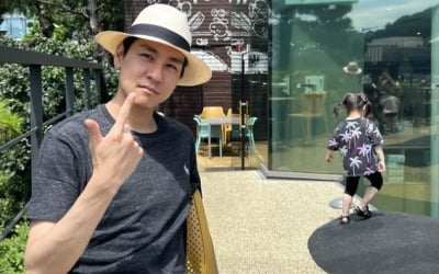 '돌싱' 윤남기, 셀럽되더니 포즈도 독특하게…결혼 전 맘껏 즐기네[TEN★]