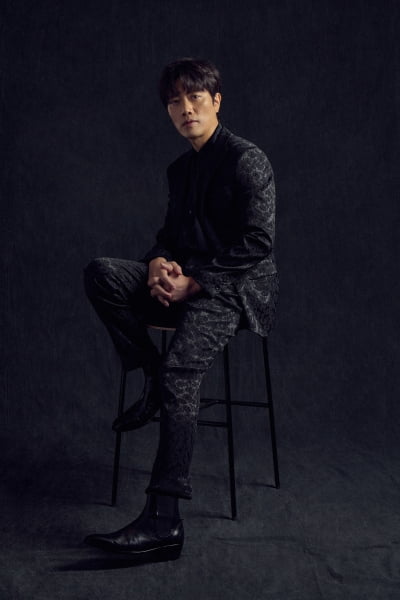 [TEN인터뷰] "열연하지 말자" 박희순, 힘 빼고 '대충'한 연기…"액션 연습? 일주일 미만" ('모범가족')