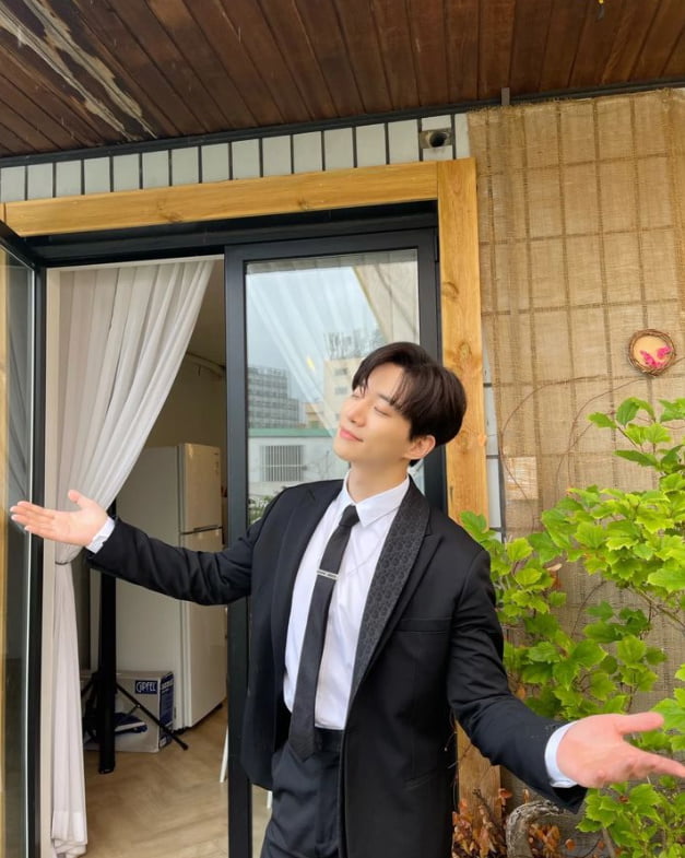 이준호, 너무 행복한 귀공자...스윗한 인사[TEN★]