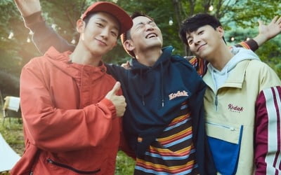 정해인, 캠핑룩 입어도 남친미 폭발…은종건·임현수와 찐친 케미