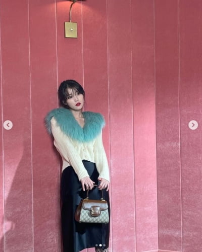 아이유, 섹시한 레드립...계절을 앞서가는 가을여신[TEN★]